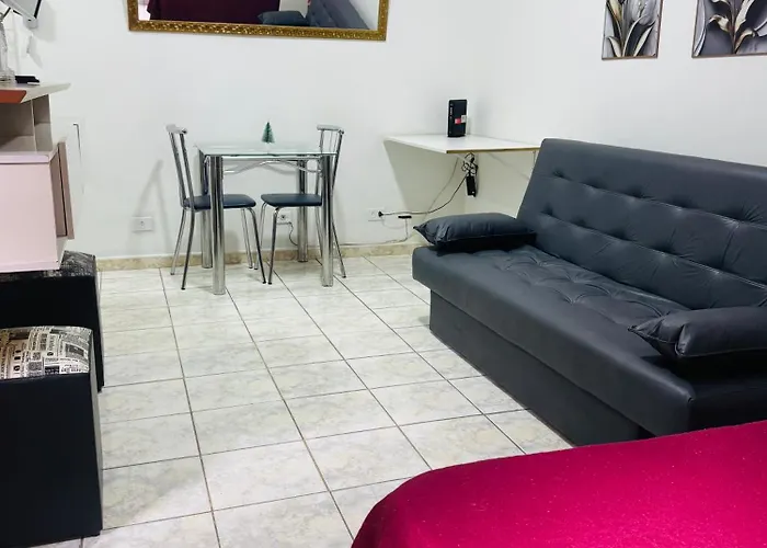 Sala Living Em Predio Familiar Na Av Da Praia