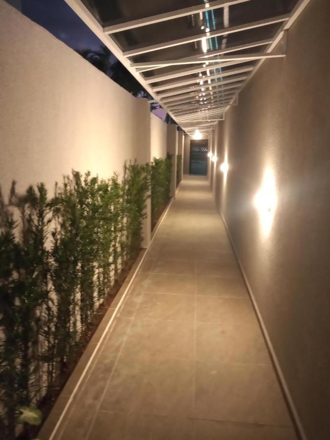 Sala Living Em Predio Familiar Na Av Da